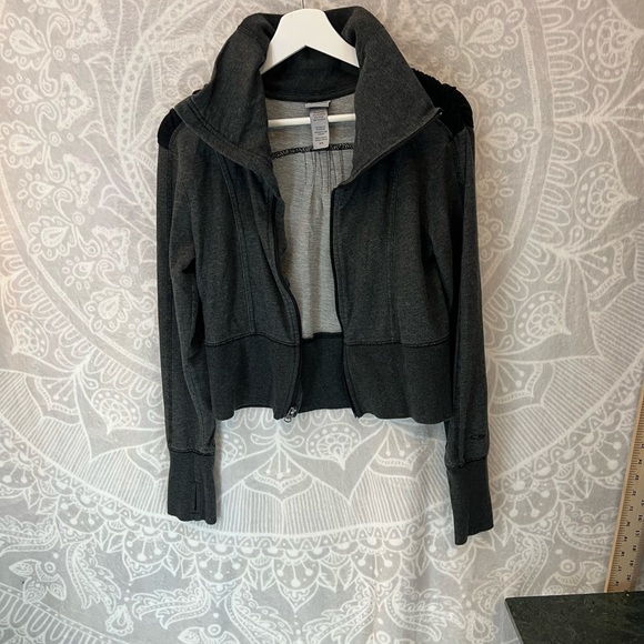 JERSEY KNIT 3/4 CROPPED JACKET TOO CUTE CHAMPION M GRAY BLACK EUC WORKOUT TOP - Picture 3 of 11